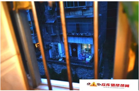 【七星关公安分局成功捣毁一传销窝点，解救被骗入传销窝点人员12名】男子在七星关被骗入传销，人民币上写求救信(图4)