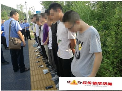 【“站住，别动”13名传销人员被现场挡获】老旧空屋内办起“学习班”经开区多部门联动成功端掉一传销组织窝点(图1)