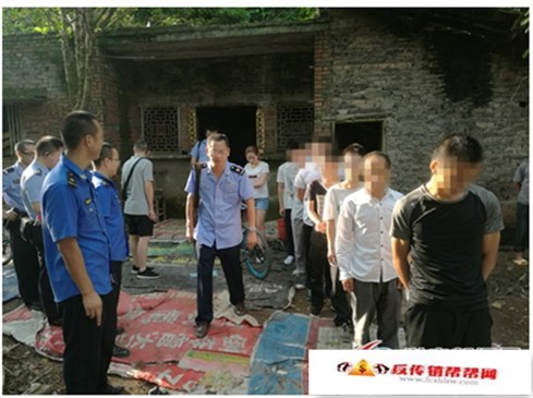 【“站住，别动”13名传销人员被现场挡获】老旧空屋内办起“学习班”经开区多部门联动成功端掉一传销组织窝点(图3)