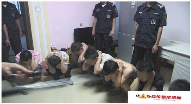 【陌生人报警求救微信牵出暴力传销团伙，8小时端掉4个传销窝点抓了49人】深夜一条微信让37名被骗人员获救，淮安警方摧毁4个暴力传销犯罪团伙(图1)
