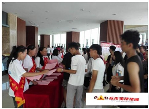 【“打击传销违法活动、共建文明和谐校园”】新建区开展打击传销宣传进校园活动(图4) 【“打击传销违法活动、共建文明和谐校园”】新建区开展打击传销宣传进校园活动(图4)