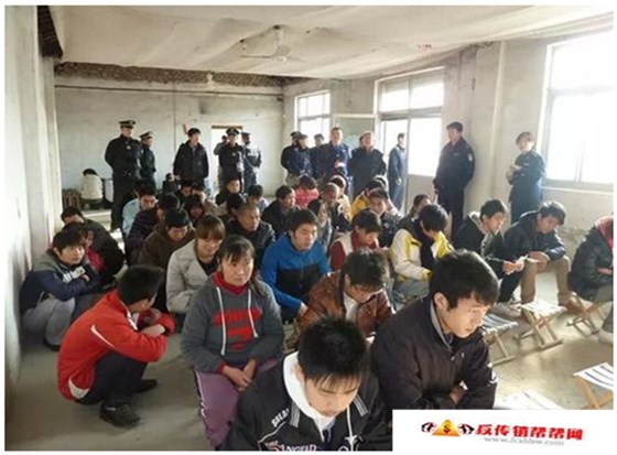 【爸爸、妈妈、弟弟，都进传销了】22岁女孩反传销：妈妈没救出 弟弟又成爸爸的下线(图1)