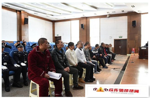 【麒麟法院公开开庭审理刘某等十二人涉嫌组织、领导传销活动罪一案】十二人涉嫌组织、领导传销活动一案在曲靖麒麟法院开庭审理(图3)